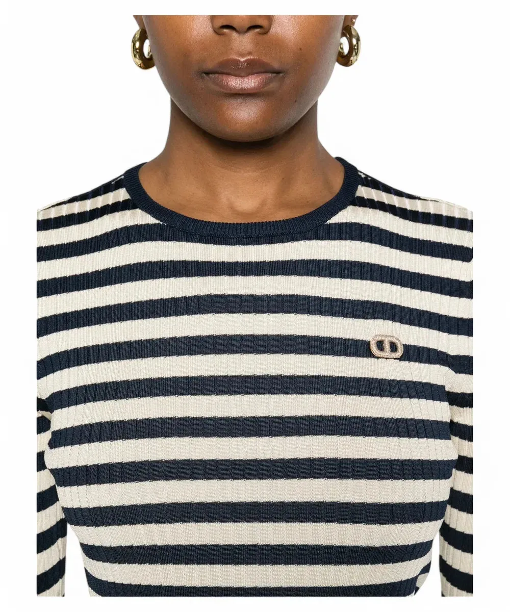 Maglia a Righe in Misto Viscosa con Spilla Logo Oval T